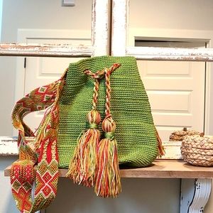 Hand-woven thread crossbody bag wayuu style.  New. Green